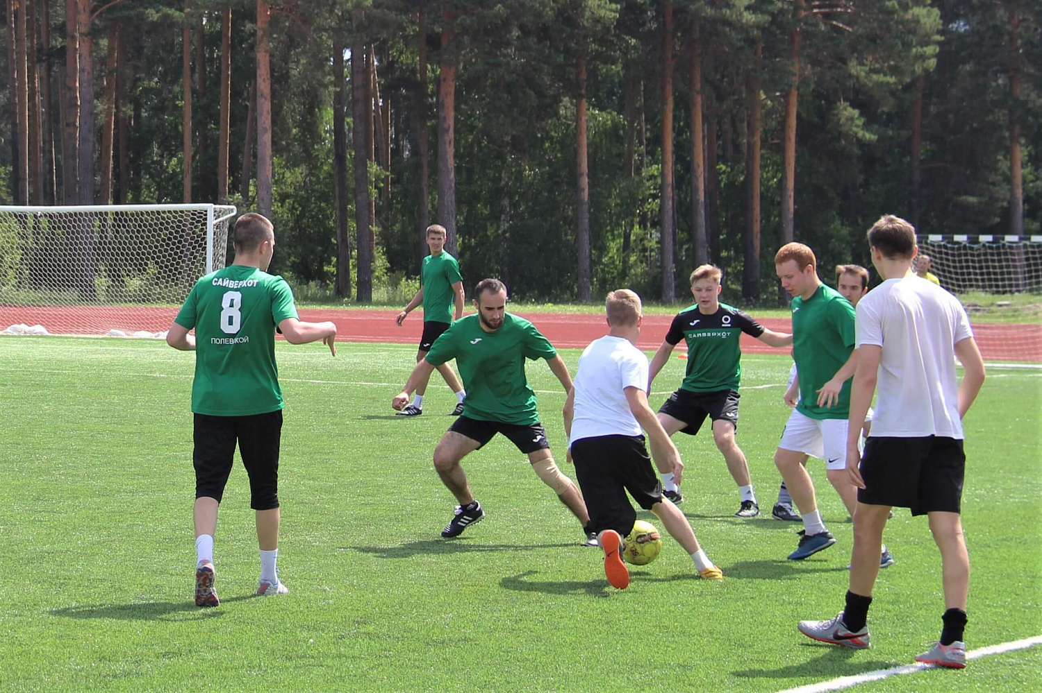 Футбольная команда «Сайверхот» стала чемпионом Кубка главы Полевского